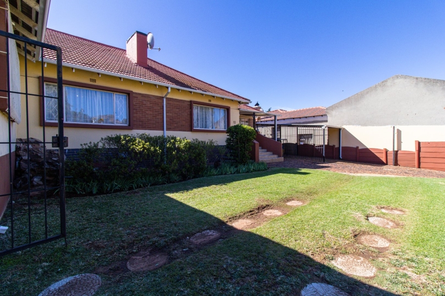 4 Bedroom Property for Sale in Linmeyer Gauteng