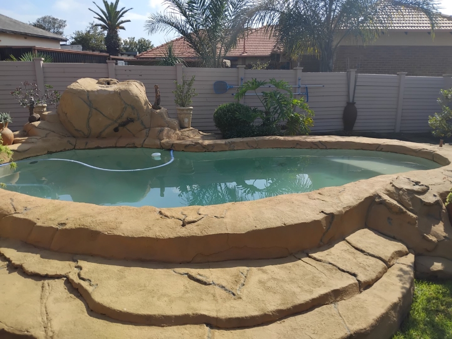 3 Bedroom Property for Sale in Marlands Gauteng