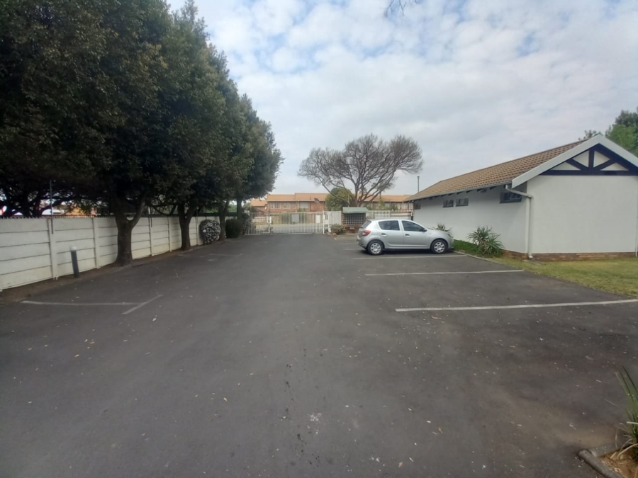 To Let 1 Bedroom Property for Rent in Atlasville Gauteng