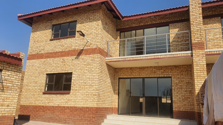 To Let 3 Bedroom Property for Rent in Robertsham Gauteng