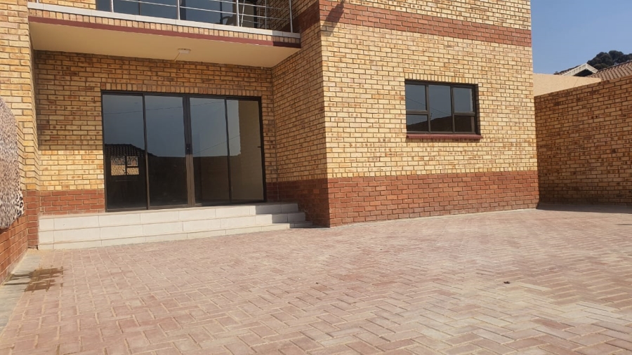 To Let 3 Bedroom Property for Rent in Robertsham Gauteng