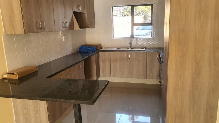 To Let 3 Bedroom Property for Rent in Robertsham Gauteng