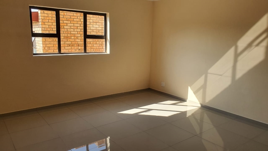 To Let 3 Bedroom Property for Rent in Robertsham Gauteng