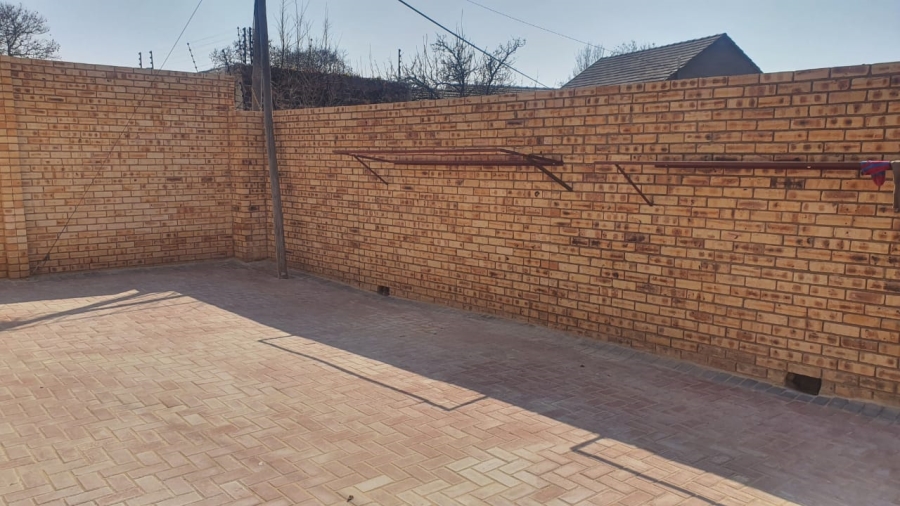 To Let 3 Bedroom Property for Rent in Robertsham Gauteng