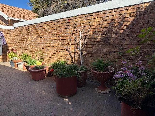 2 Bedroom Property for Sale in Honeydew Grove Gauteng