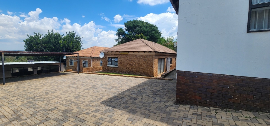 8 Bedroom Property for Sale in Erasmia Gauteng