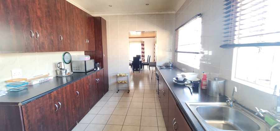 8 Bedroom Property for Sale in Erasmia Gauteng