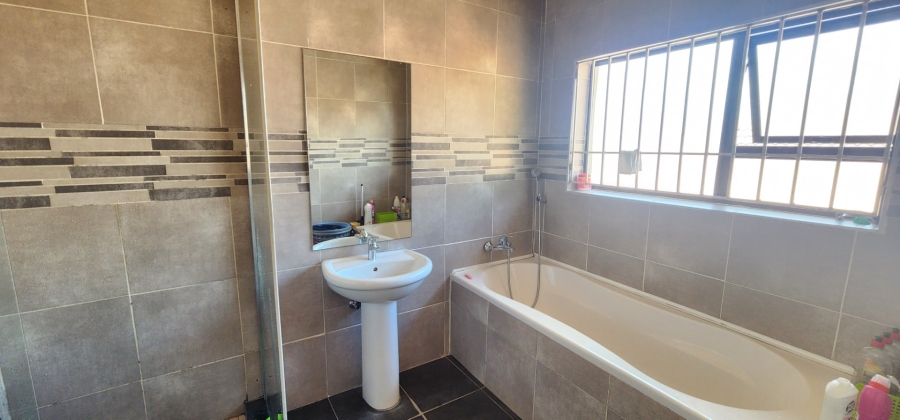 8 Bedroom Property for Sale in Erasmia Gauteng