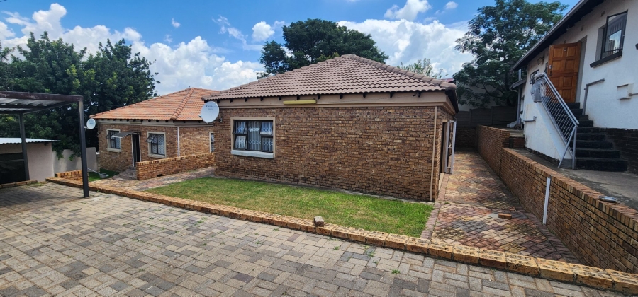 8 Bedroom Property for Sale in Erasmia Gauteng