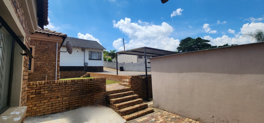 8 Bedroom Property for Sale in Erasmia Gauteng