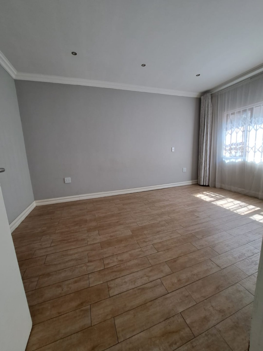 8 Bedroom Property for Sale in Erasmia Gauteng