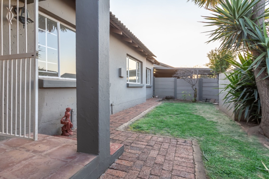 2 Bedroom Property for Sale in Allens Nek Gauteng