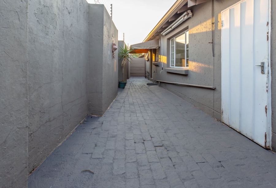 2 Bedroom Property for Sale in Allens Nek Gauteng
