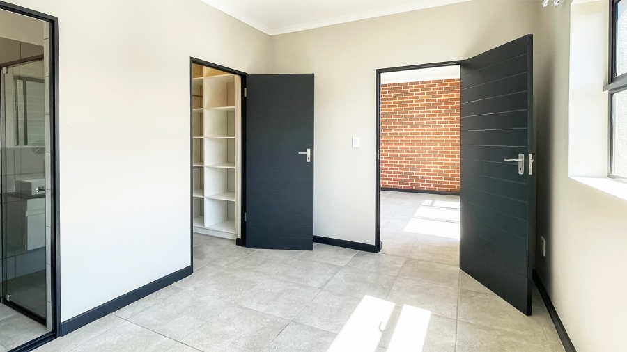 To Let 1 Bedroom Property for Rent in Helderfontein Estate Gauteng