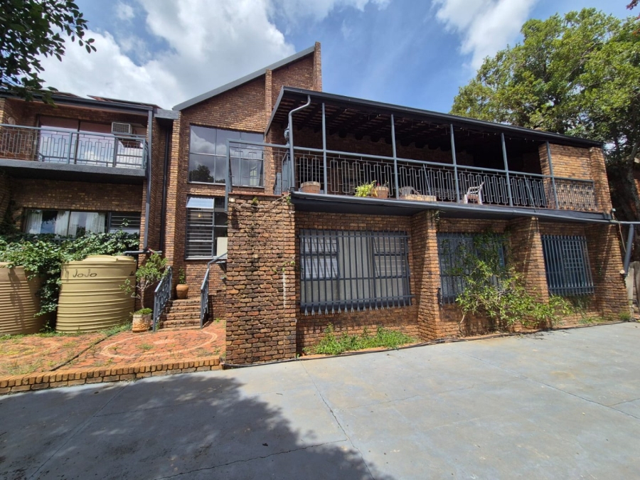 6 Bedroom Property for Sale in Florauna Gauteng
