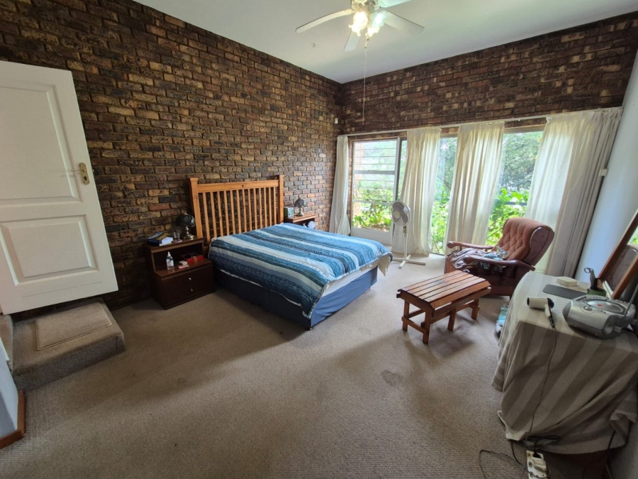 6 Bedroom Property for Sale in Florauna Gauteng