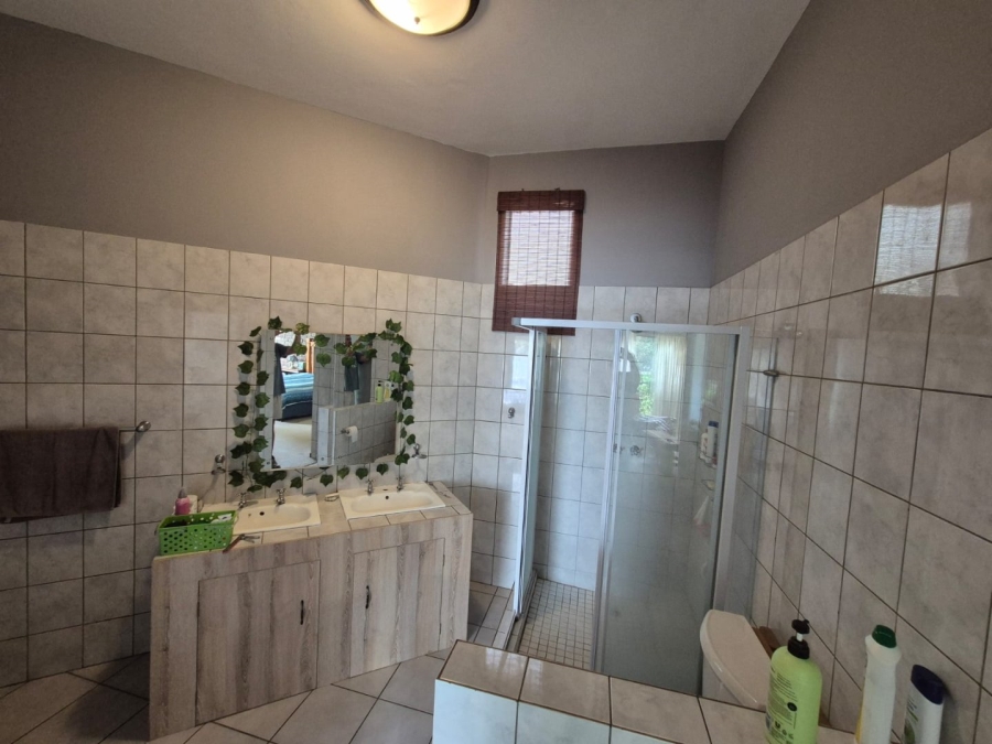 6 Bedroom Property for Sale in Florauna Gauteng