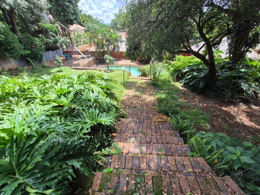 6 Bedroom Property for Sale in Florauna Gauteng