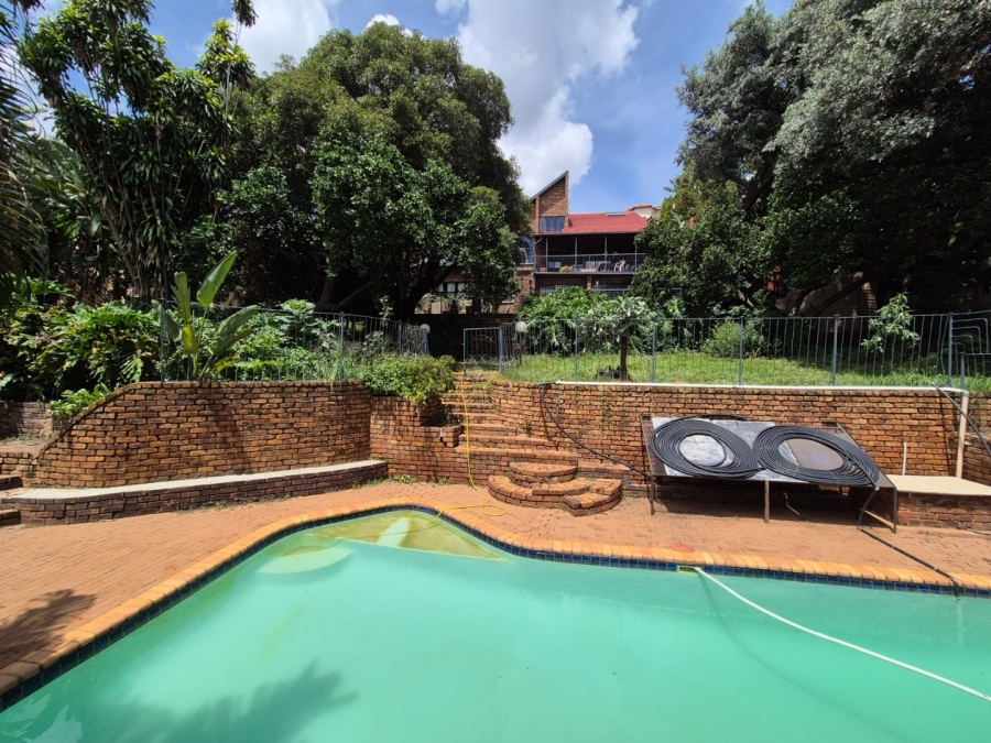 6 Bedroom Property for Sale in Florauna Gauteng