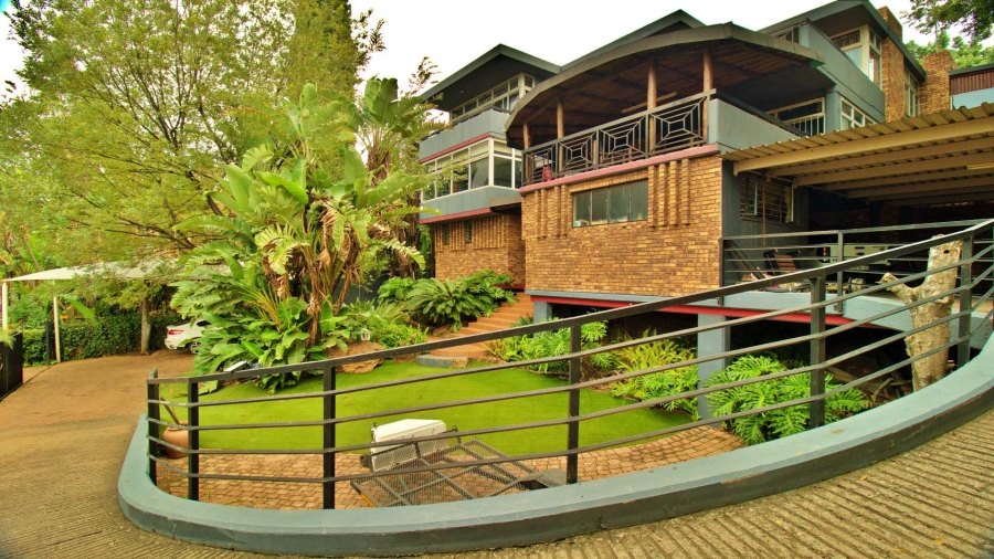 6 Bedroom Property for Sale in Die Wilgers Gauteng