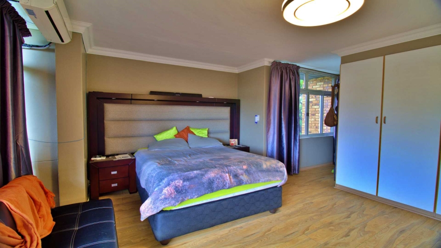 6 Bedroom Property for Sale in Die Wilgers Gauteng