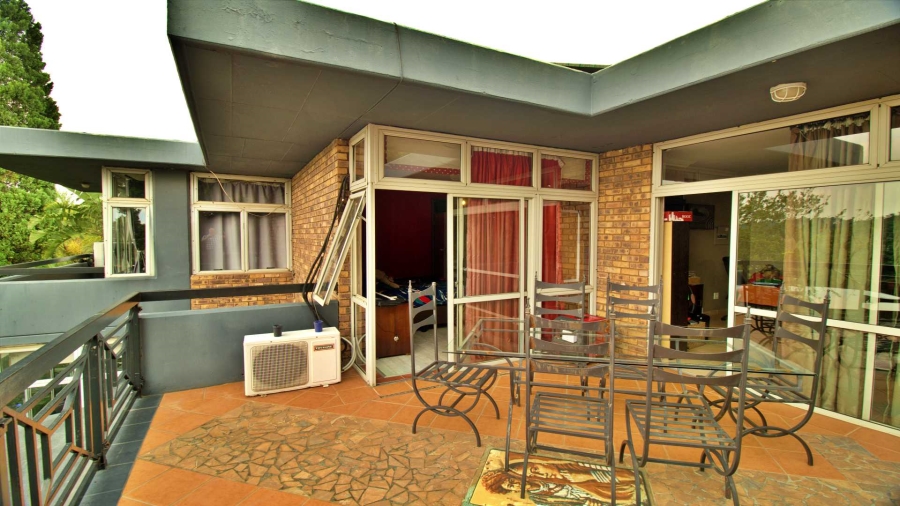 6 Bedroom Property for Sale in Die Wilgers Gauteng