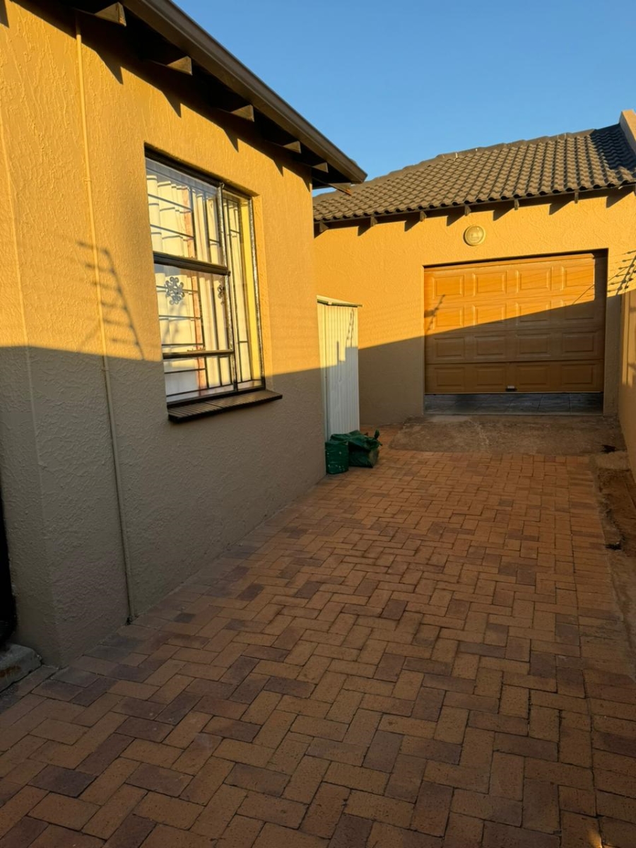 To Let 3 Bedroom Property for Rent in Dawn Park Gauteng