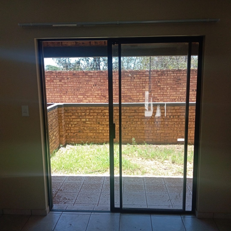 To Let 2 Bedroom Property for Rent in Cloverdene Gauteng