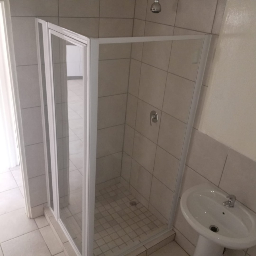 To Let 2 Bedroom Property for Rent in Cloverdene Gauteng