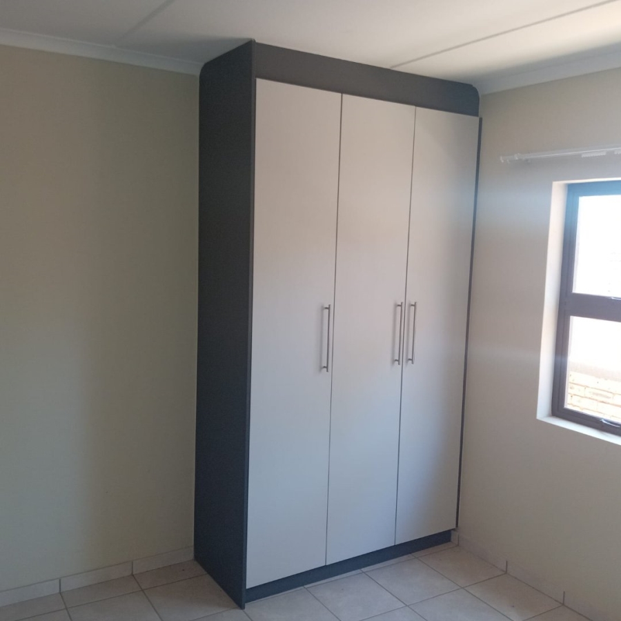 To Let 2 Bedroom Property for Rent in Cloverdene Gauteng