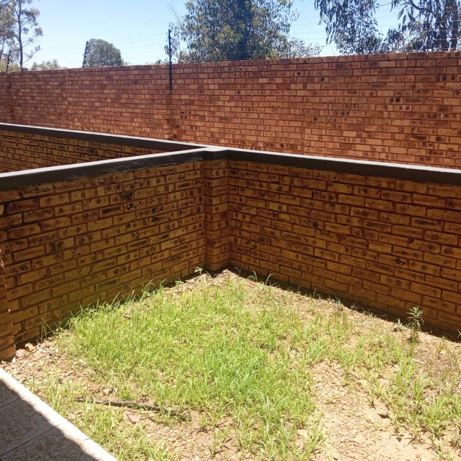 To Let 2 Bedroom Property for Rent in Cloverdene Gauteng