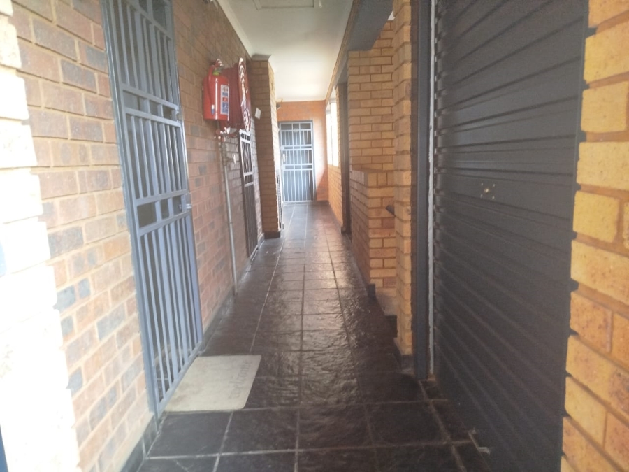 2 Bedroom Property for Sale in La Montagne Gauteng