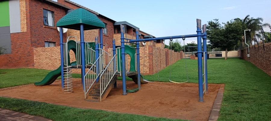 2 Bedroom Property for Sale in La Montagne Gauteng