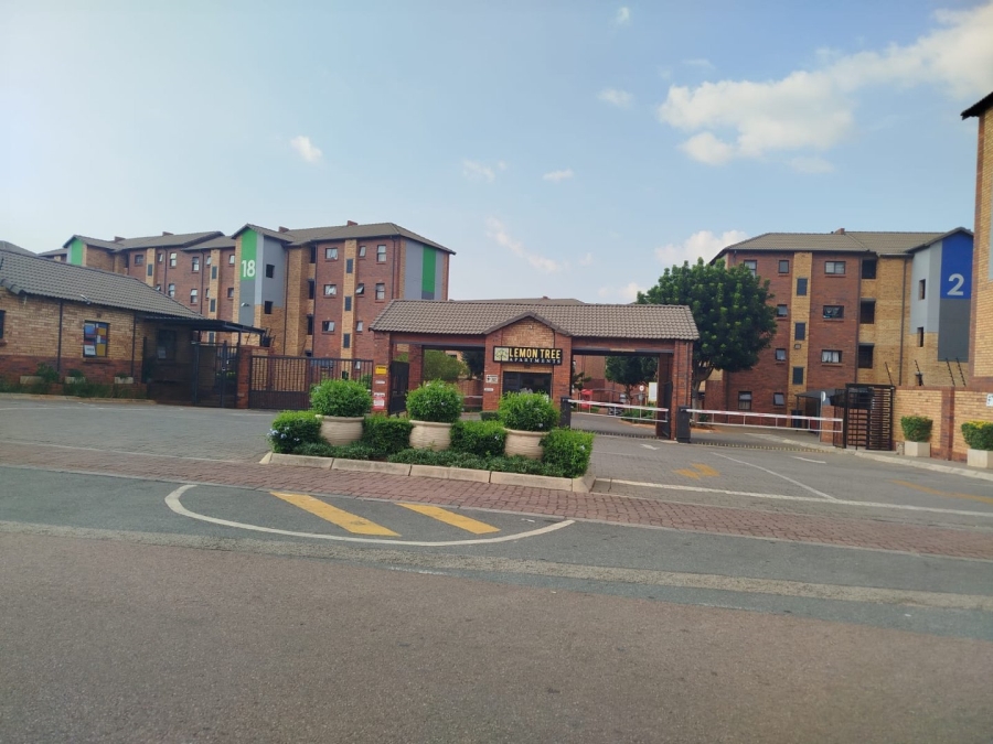 2 Bedroom Property for Sale in La Montagne Gauteng