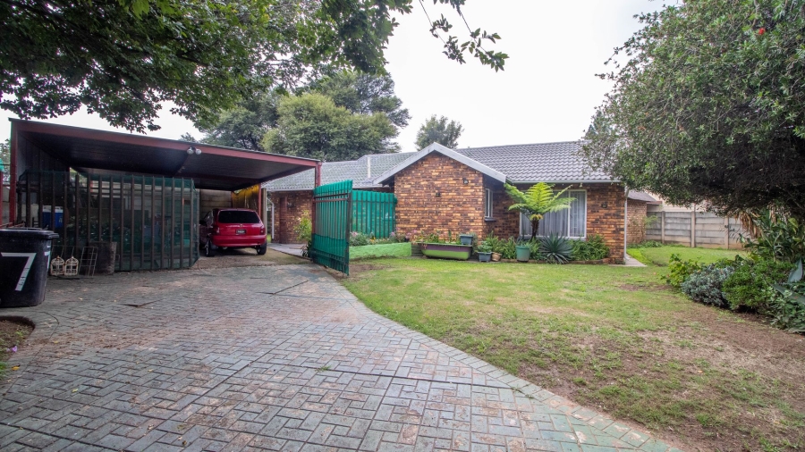 3 Bedroom Property for Sale in Bonaero Park Gauteng