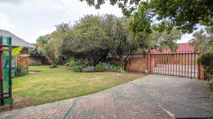 3 Bedroom Property for Sale in Bonaero Park Gauteng