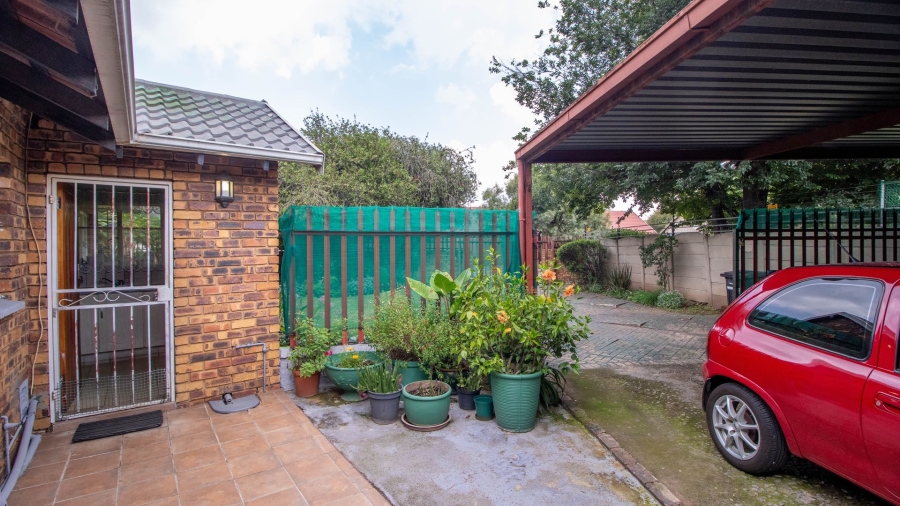 3 Bedroom Property for Sale in Bonaero Park Gauteng