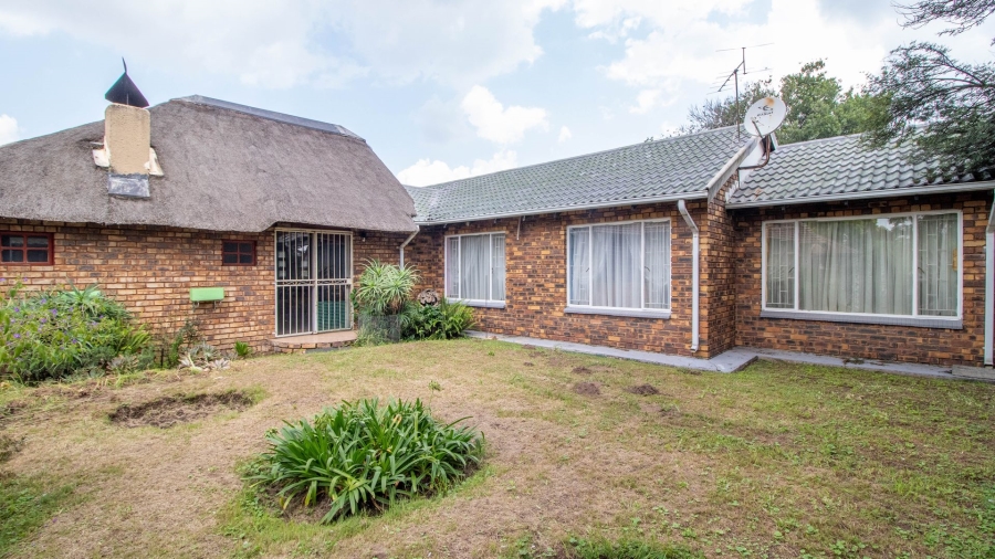 3 Bedroom Property for Sale in Bonaero Park Gauteng