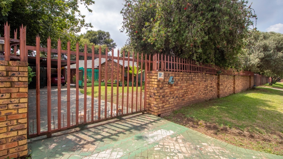 3 Bedroom Property for Sale in Bonaero Park Gauteng