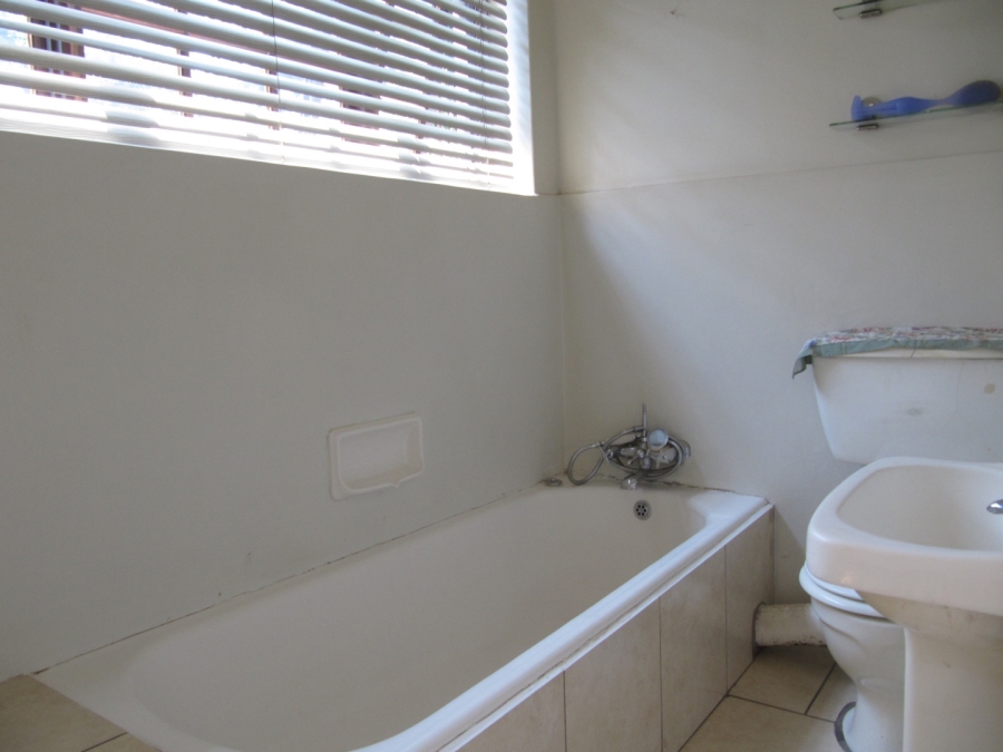 To Let 3 Bedroom Property for Rent in Greenside Gauteng