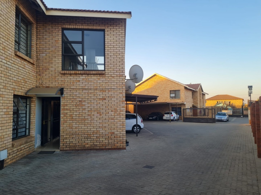 To Let 3 Bedroom Property for Rent in Lenasia Ext 13 Gauteng