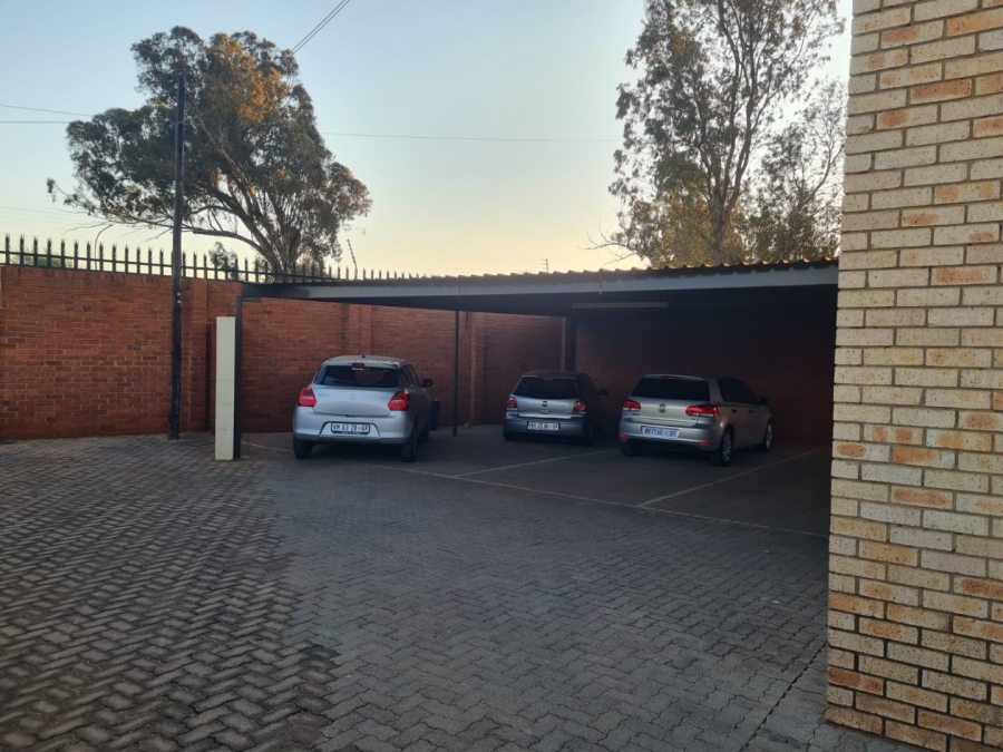 To Let 3 Bedroom Property for Rent in Lenasia Ext 13 Gauteng