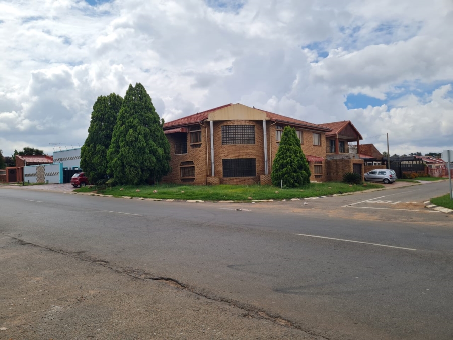 11 Bedroom Property for Sale in Lenasia South Gauteng