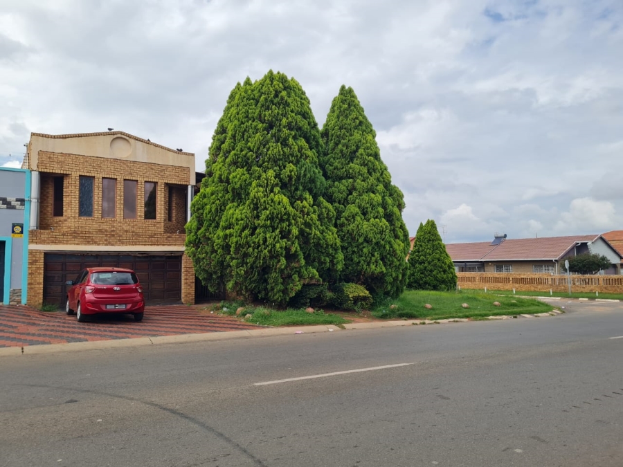 11 Bedroom Property for Sale in Lenasia South Gauteng