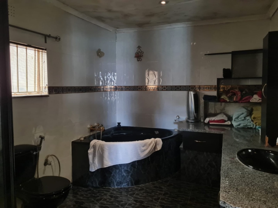 11 Bedroom Property for Sale in Lenasia South Gauteng