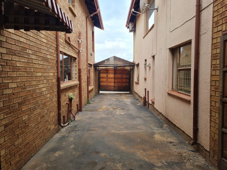 11 Bedroom Property for Sale in Lenasia South Gauteng