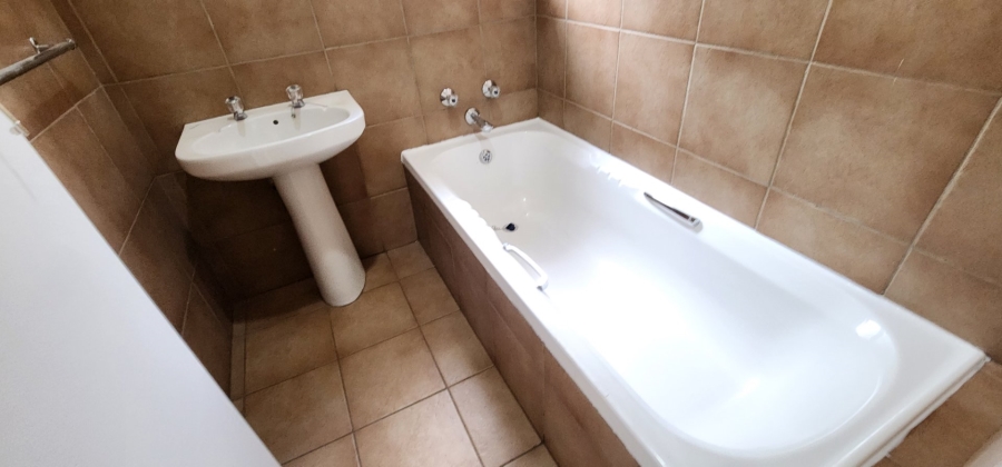 To Let 3 Bedroom Property for Rent in Eldopark Gauteng