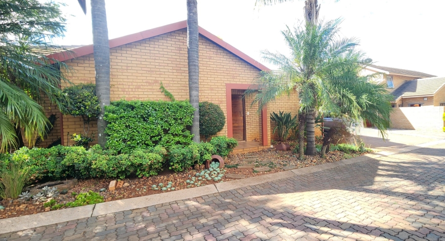 To Let 3 Bedroom Property for Rent in Eldopark Gauteng