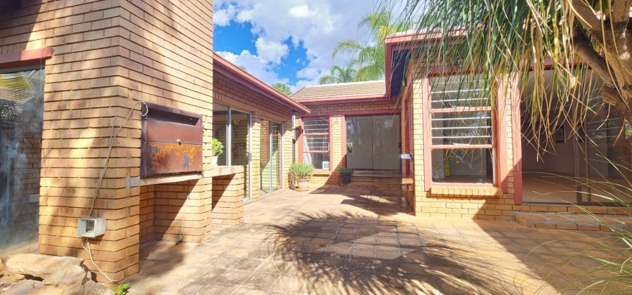To Let 3 Bedroom Property for Rent in Eldopark Gauteng