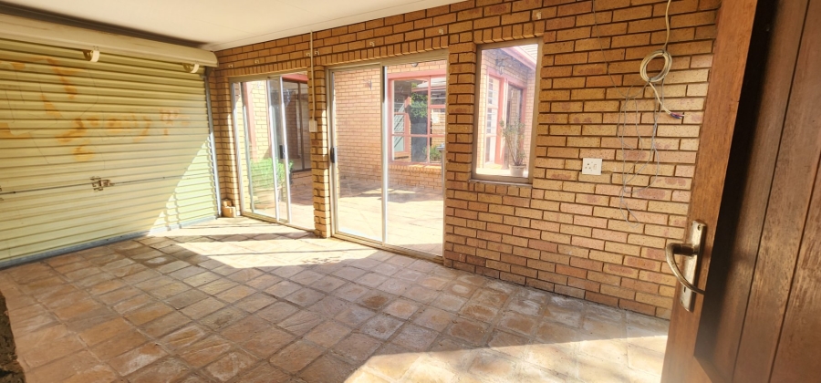To Let 3 Bedroom Property for Rent in Eldopark Gauteng